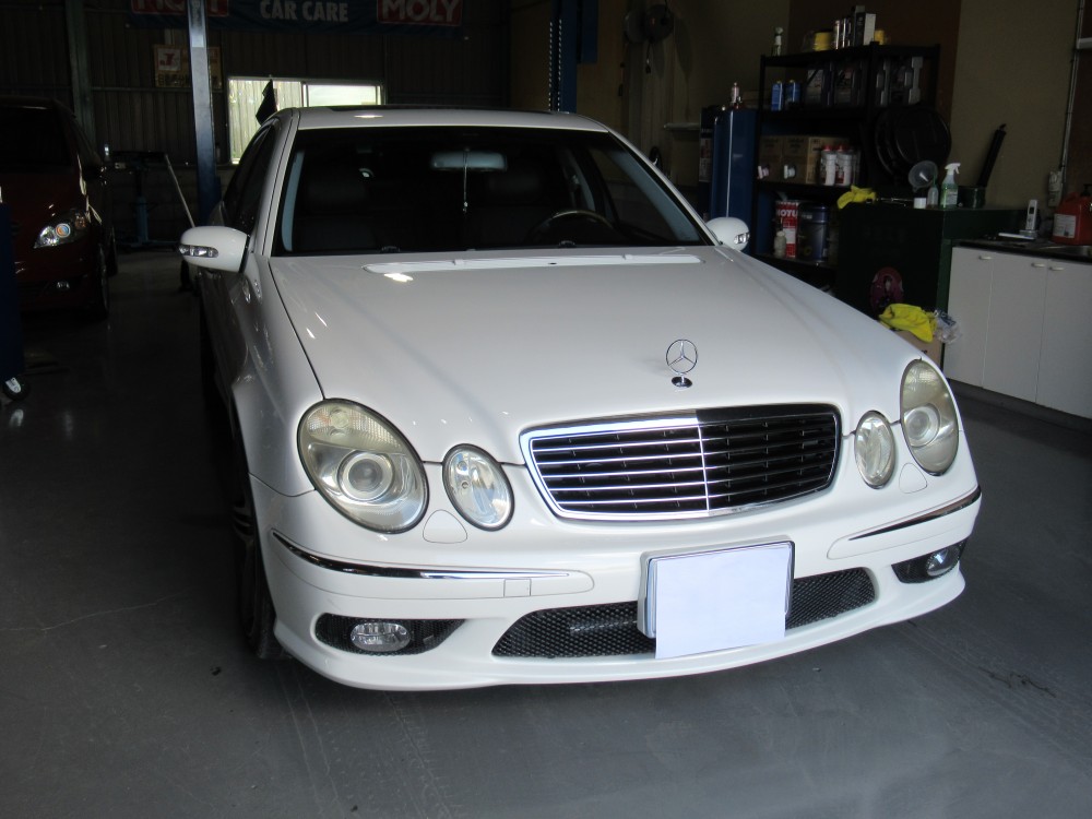 メルセデスベンツ/E350　ナンバー灯交換